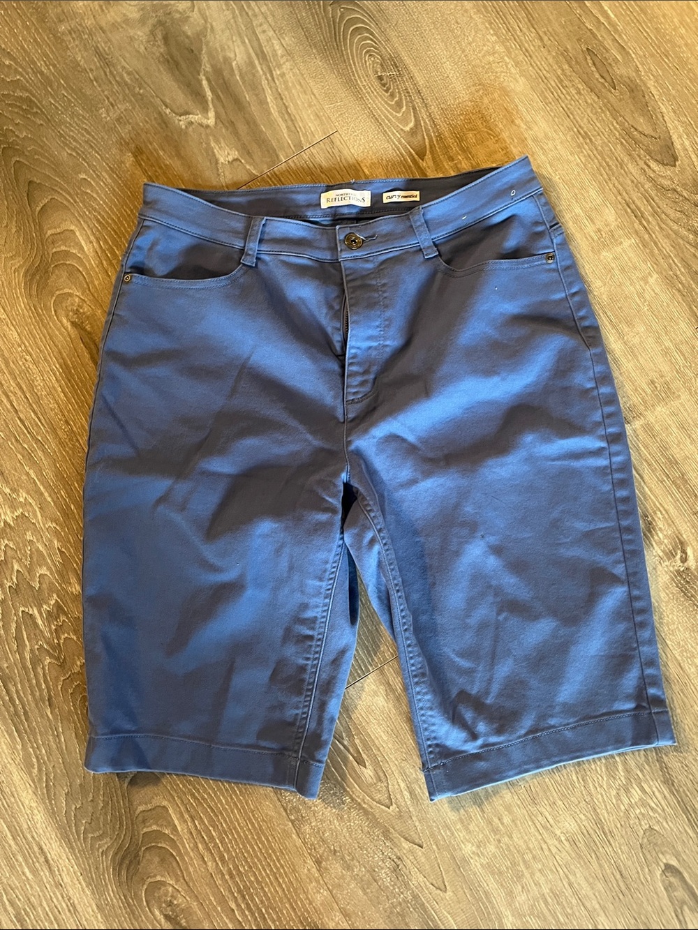 Northern Reflections 70% cotton women's size 14 cornflower Blue shorts.